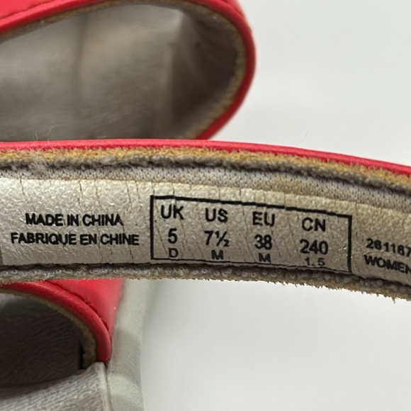 Clarks Cloud stepepers Red Sandals Size 7.5 MCS6391J - Picture 7 of 7